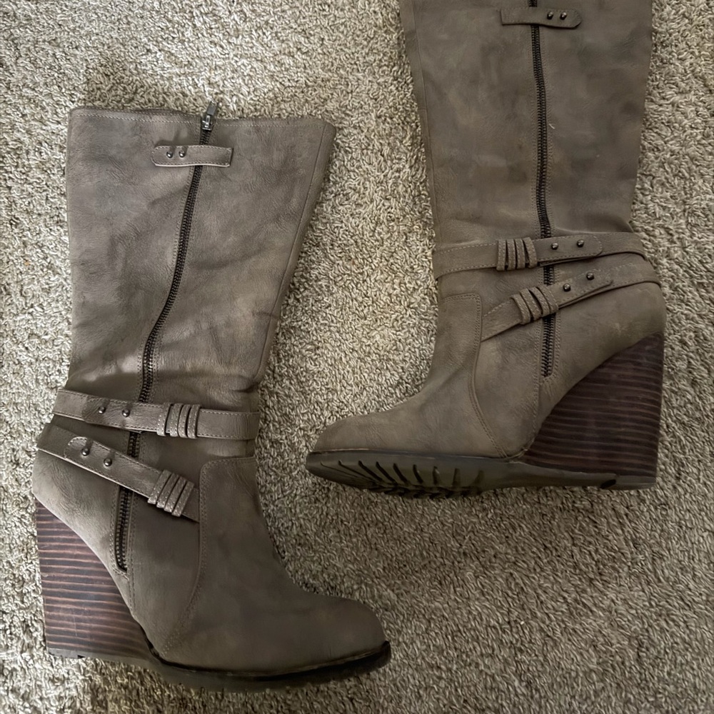 Elegant Taupe Heeled Boots